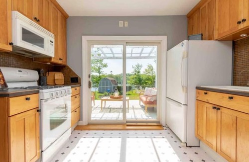 Thompsonville House | Riverview Oasis