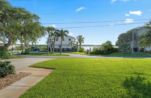 Wilbur-By-The-Sea House | Riverview Pool Home - Trailers Welcome