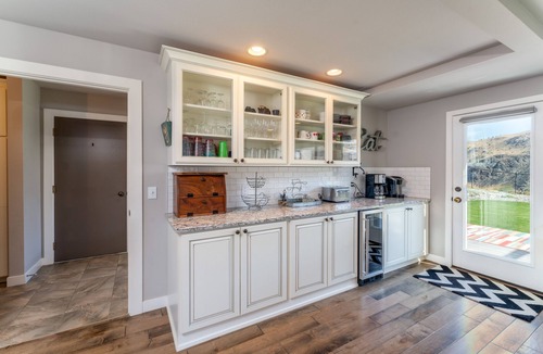 Chelan House | Riverview Pool Villa near Chelan, and Hot Tub!