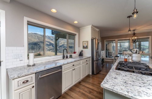 Chelan House | Riverview Pool Villa near Chelan, and Hot Tub!
