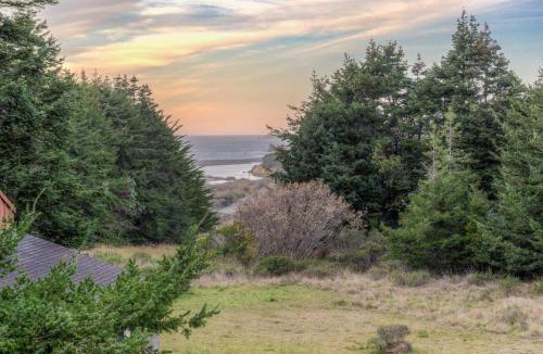 Sea Ranch House | Riverview - Private Hot Tub - Sleeps 12