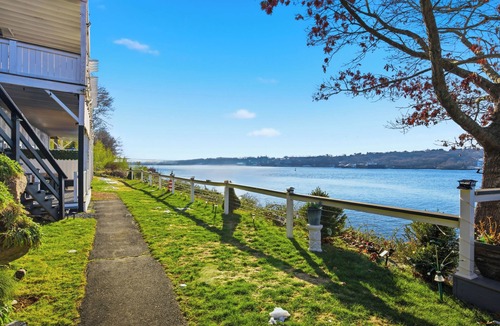 Conning Towers Nautilus Park Apartment | Riverview Retreat: Guest Suite