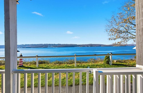 Conning Towers Nautilus Park Apartment | Riverview Retreat: Guest Suite