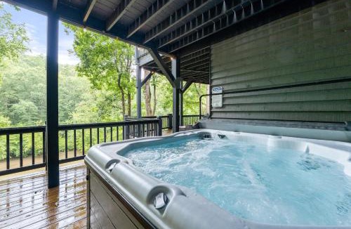 Dawsonville House | Riverview Retreat - Hot Tub, Pool Table