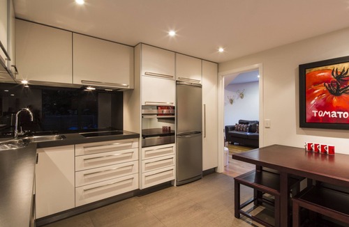 Arthur's Point House | Riverview Retreat