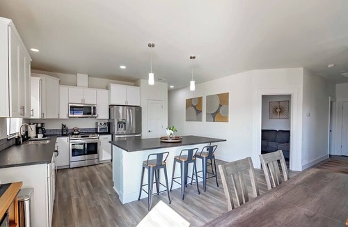 Sunland Estates House | Riverview Retreat · Riverview Retreat - Community Pool open!