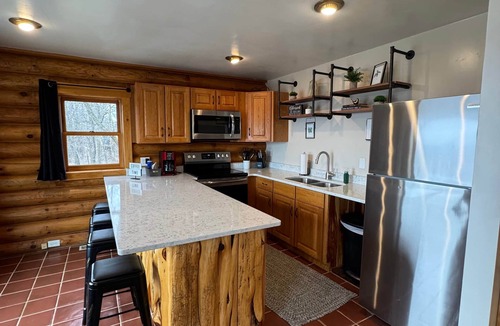 De Soto House | Riverview Retreat/Sleeps 6