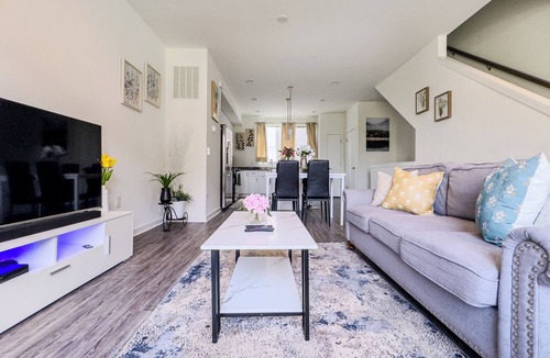 Olde Richmond House | Riverview Retreat: 3BR Oasis w/Rooftop & Garage