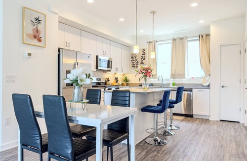 Olde Richmond House | Riverview Retreat: 3BR Oasis w/Rooftop & Garage