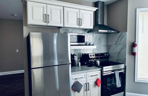 Downtown Niagara Falls House | Riverview Walk to Falls Newly Renovated 6 BDRMS