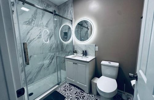 Downtown Niagara Falls House | Riverview Walk to Falls Newly Renovated 4 BDRMS