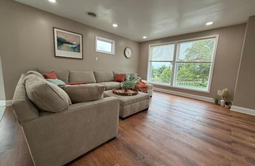 Downtown Niagara Falls House | Riverview Walk to Falls Newly Renovated 4 BDRMS