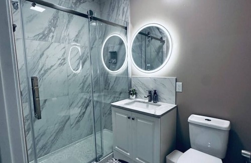 Downtown Niagara Falls House | *Riverview*Walk to Falls*Newly Renovated*6 BDRMS*
