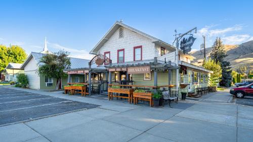 Chelan Hotel | Riverwalk Inn