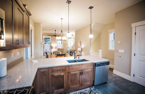 Buena Vista House | Riverwalk Path! Heart of South Main w/Peak Views