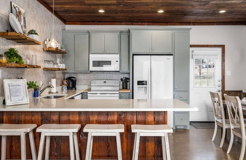 Kyle House | Riverwalk | Pet-Friendly | Fishing | Deck | Grill