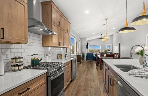 Riverside House | RiverWest Island View - Dog Friendly - Sauna - River View