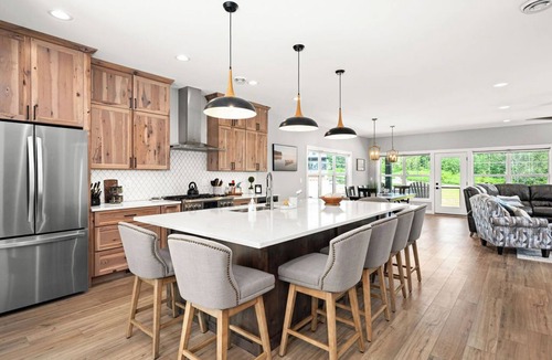 Riverside House | RiverWest Up North Oasis- Base Spirit Mtn-Sauna-Trails-Dog Friendly