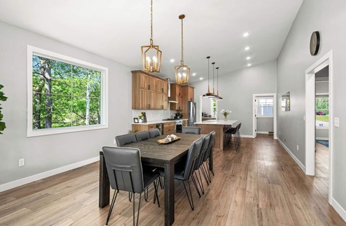 Riverside House | RiverWest Vista - Riverfront, Sauna, Dog Friendly