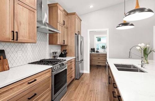 Riverside House | RiverWest Vista - Riverfront, Sauna, Dog Friendly