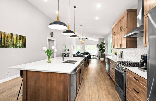 Riverside House | RiverWest Vista - Riverfront, Sauna, Dog Friendly