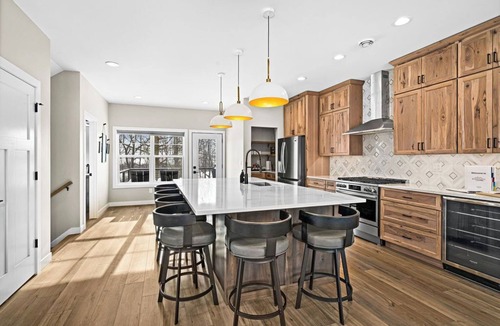 Duluth House | RiverWest White Pine- Hot Tub - Sauna- Dog Friendly