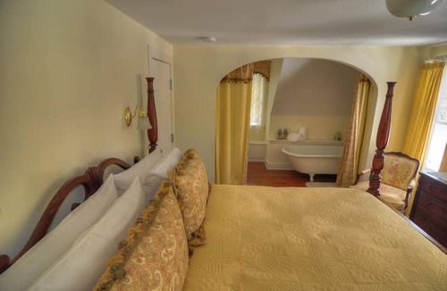 Jackson Bed & Breakfast | RiverWood Inn