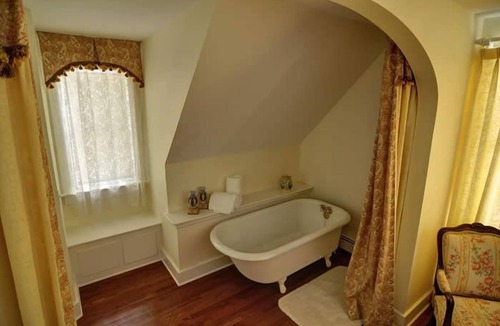 Jackson Bed & Breakfast | RiverWood Inn