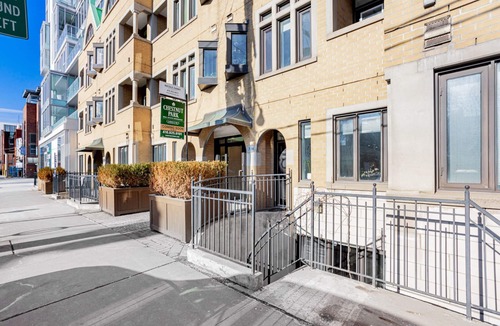 Midtown Toronto Apartment | Rivetstays - Designer Walk Suites