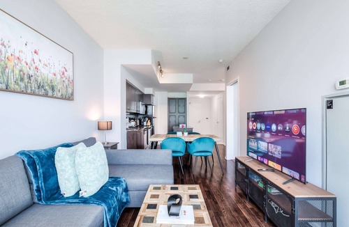 Fort York Hotel | RivetStays | The Neptune Premium Suite – 1 Bedroom + Den Condo