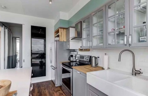 Fort York Hotel | RivetStays | The Neptune Premier Suite – Modern 2 Bedroom Condo