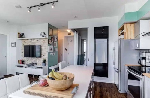Fort York Hotel | RivetStays | The Neptune Premier Suite – Modern 2 Bedroom Condo
