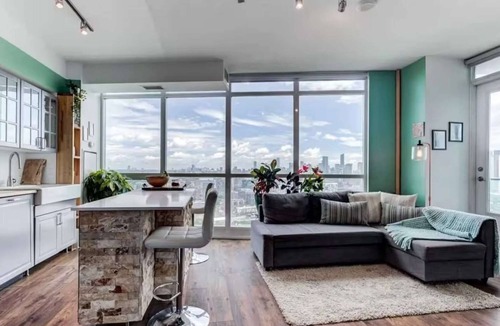 Fort York Hotel | RivetStays | The Neptune Premier Suite – Modern 2 Bedroom Condo