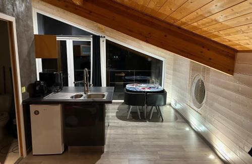 Pulligny Apartment | Rivière et jardin à vos pieds