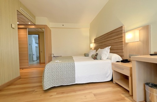 Benidorm Hotel | Riviera Beachotel - Recommended for Adults