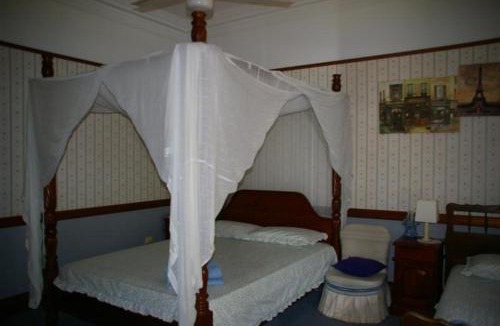 Gilston Bed & Breakfast | Riviera Bed & Breakfast