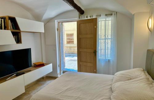 Antibes Old Town House | Riviera Cottage