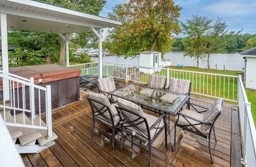 Gatineau House | Riviera Escape: Spa & Waterfront