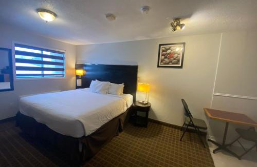 Gananoque Hotel | Riviera Inn And Suites 1000 Islands