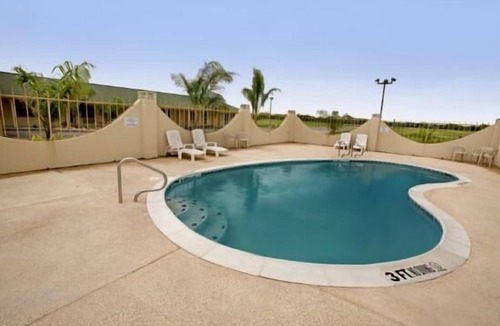 Riviera Hotel | Riviera Inn & Suites