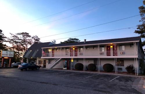 Mackinaw City Hotel | Riviera Motel