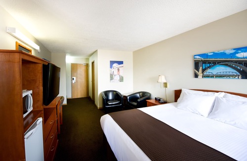 North Industrial Hotel | Riviera Motor Inn