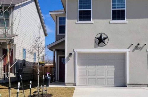 San Antonio House | RJ's Retreats Unit 101 BMT Grad