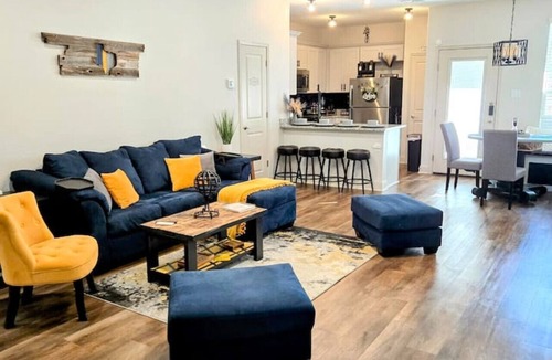 San Antonio House | RJ's Retreats Unit 102 BMT Grad