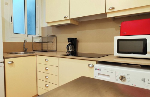 Gothic Quarter Apartment | RL Spacious 2-Bed Apt on La Rambla. Wifi &Central