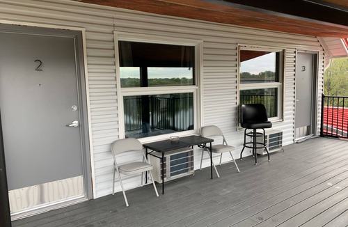 Warsaw Hotel | Rm 2 -Waterfront Double Queen/2nd floor