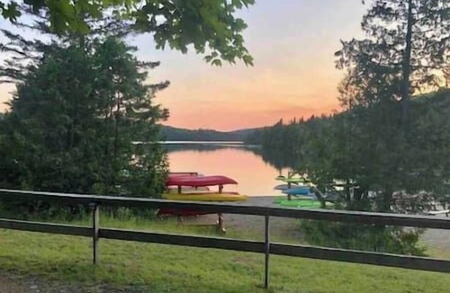 Sainte-Lucie-des-Laurentides Ski Chalet | ROSA’s nest - Lake/Spa/Nature