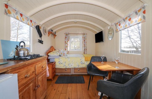 Hadlow Down House | Roach Hut