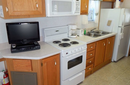 Fort Pierce Cabin | Road Runner Travel Resort - Caravan Park