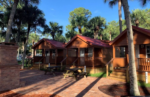 Fort Pierce Cabin | Road Runner Travel Resort - Caravan Park